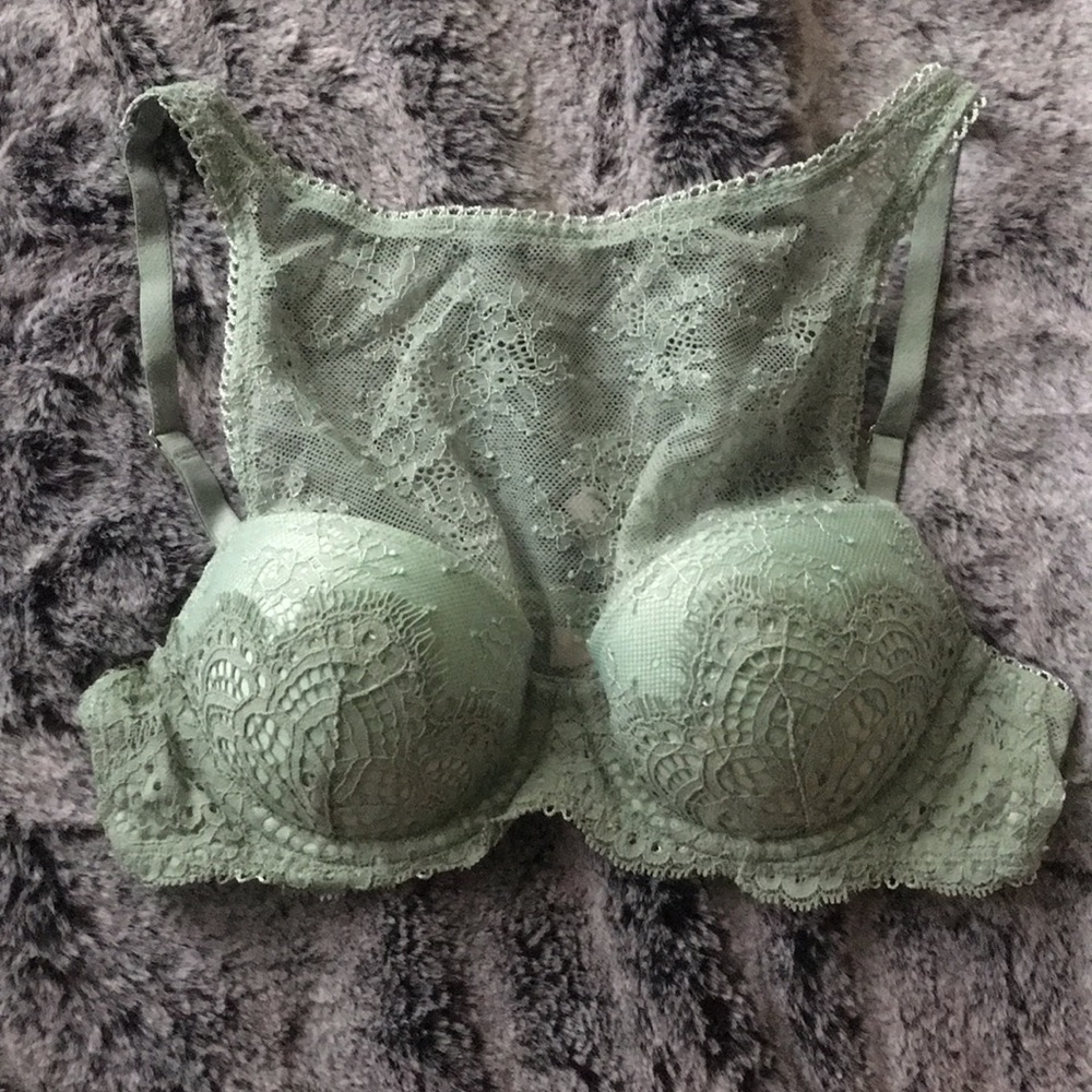 NWT Victoria’s Secret High-Neck Bra